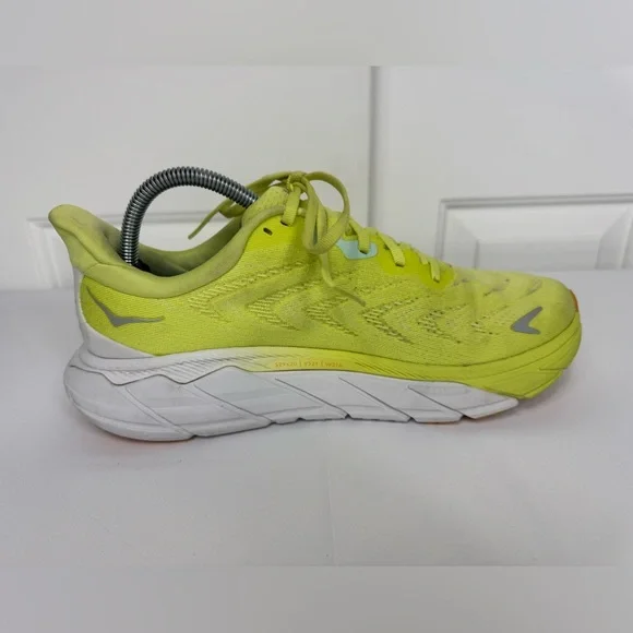Hoka One‎ One Arahi 6 Women's 10 B Citrus Glow Running Athletic Sneakers